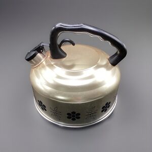 Mirro Vintage 2 1/2 Qt Whistling Kettle – Gold  Tone with Black Floral‎ Pattern